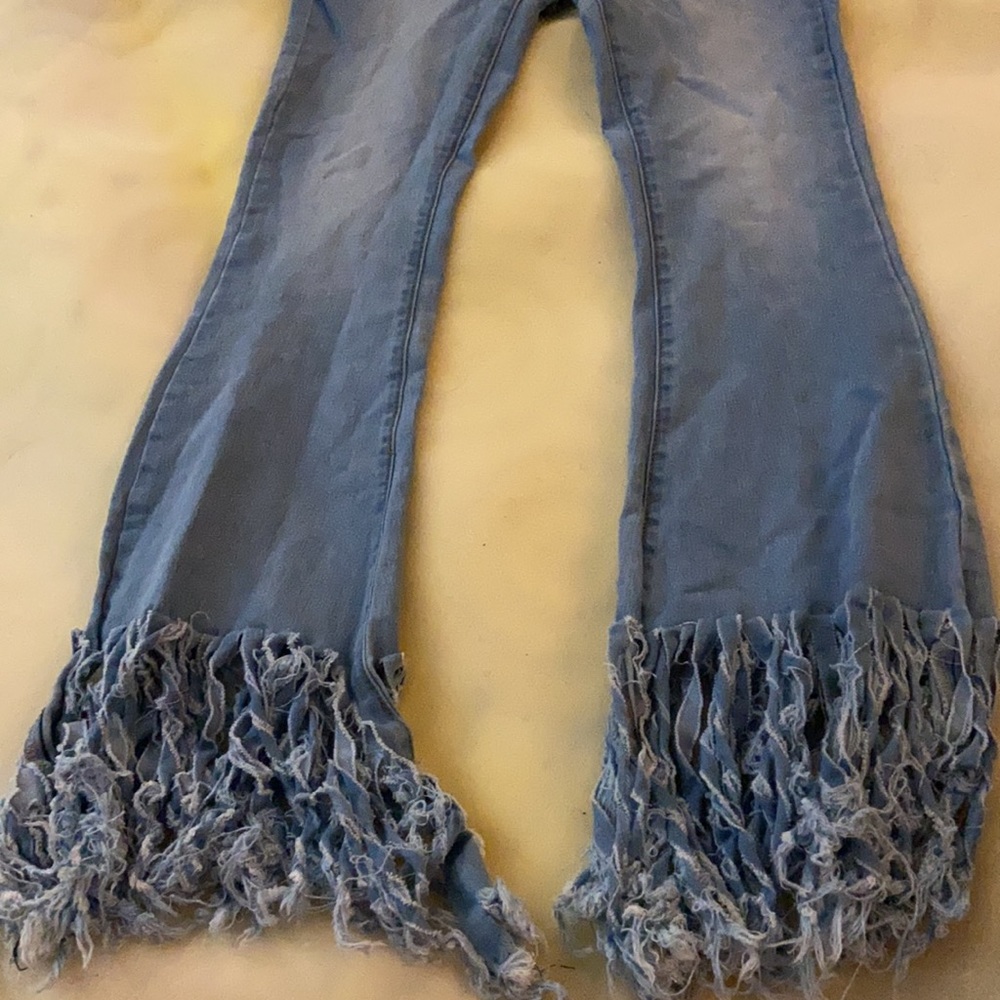 Shredded Bottom Jeans Gem